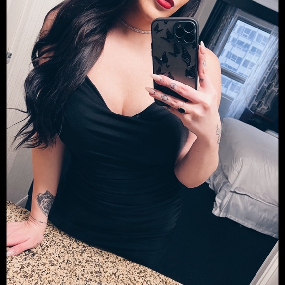 Black ball gown with rouched sides & an adjustable train - Picture 3 of 7